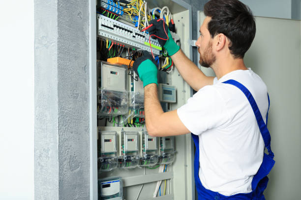 Best Electrical Outlet Repair  in Woodsi East, DE